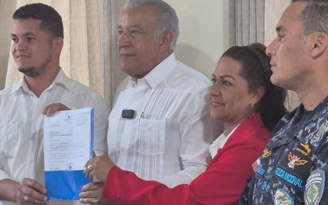 Gobierno anuncia cementerios y un parque en Sánchez Ramírez