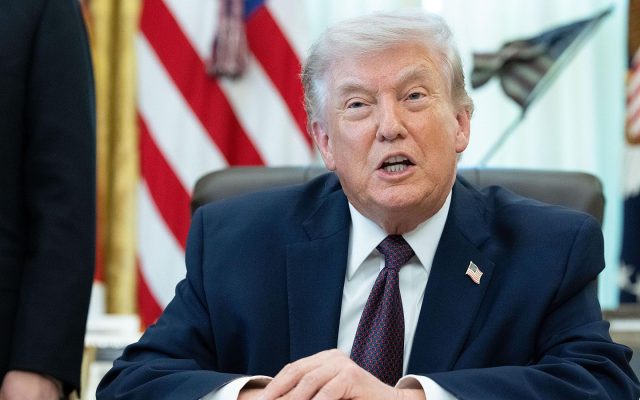 Trump dice que está listo para acciones militares contra Irán
