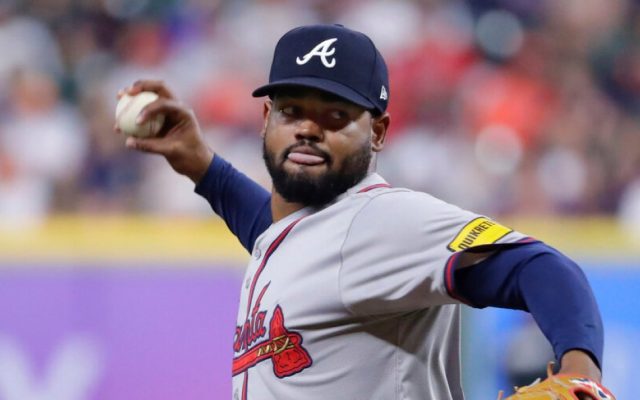 Dominicano Reynaldo López es movido al bullpen de los Bravos