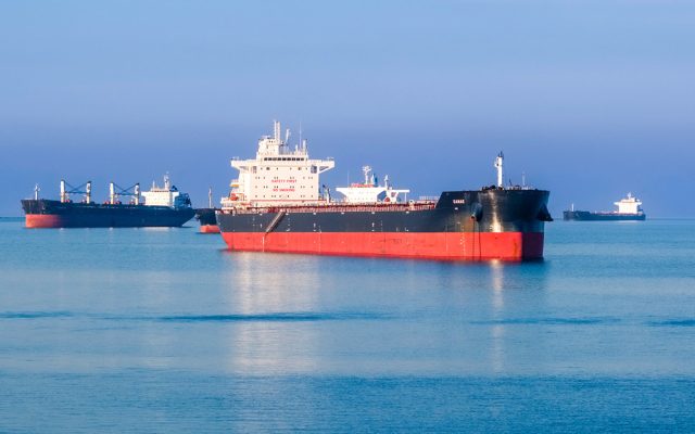 Decenas de petroleros iraníes burlan bloqueo naval de EE.UU.
