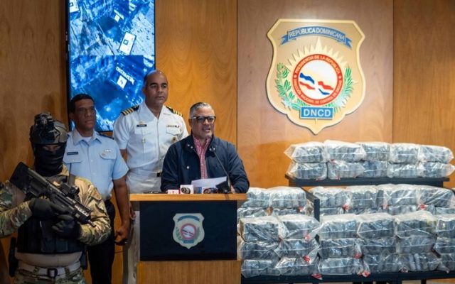 Autoridades RD ocupan 375 paquetes de cocaína en Baní
