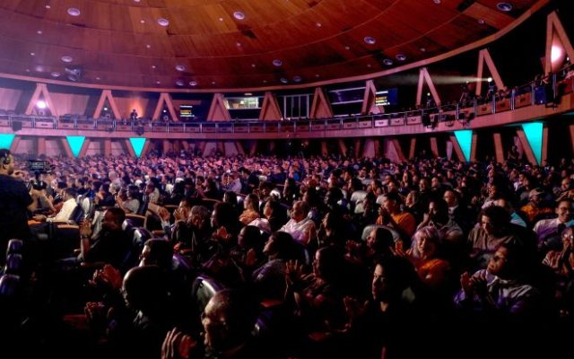 Cientos personas en devocional musical interreligioso de pascua