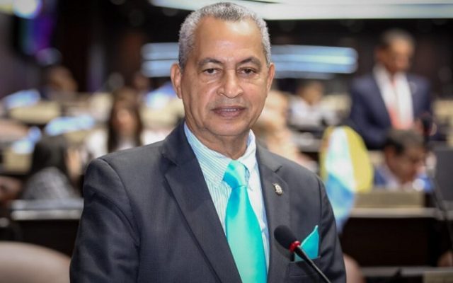 Someten proyecto eliminaría exoneraciones de legisladores