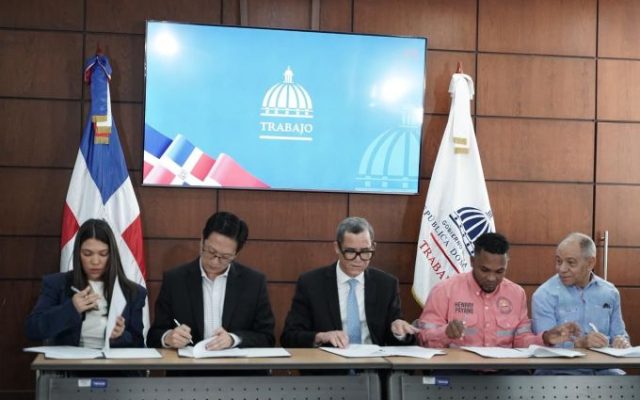 Empresa minera, obreros y Gobierno firman un acuerdo