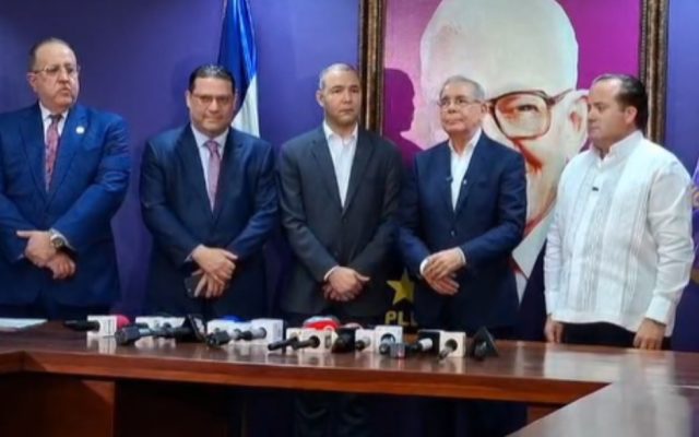 Funcionarios hablan con Danilo sobre impacto de crisis en la RD
