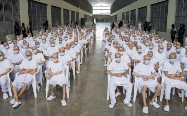 Bukele compara juicios de El Salvador con los de Núremberg