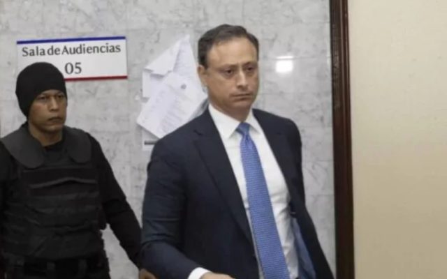 Exprocurador Jean Alain viajó a España por motivos de salud