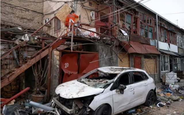 Un muerto, quince heridos este lunes en ataques Rusia-Ucrania