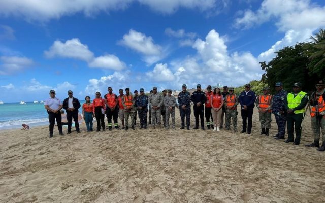 Rescatan 6 personas atrapadas por subida marea; pese alerta