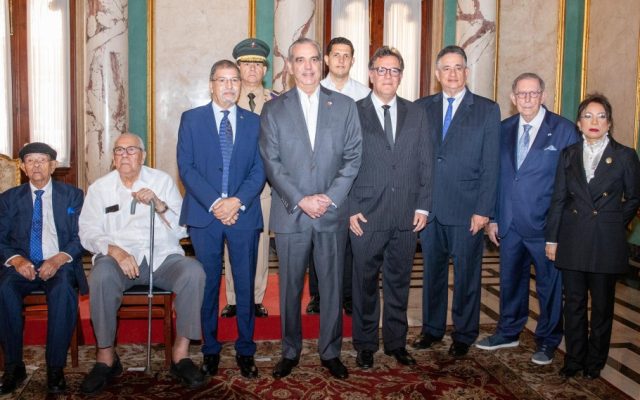 Abinader juramenta comisión Museo Histórico Gesta de Abril