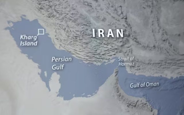 EU ataca la isla de Jark a horas del ultimátum de Trump a Irán