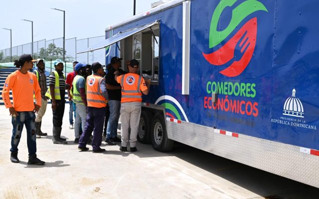 Personal de socorro y voluntarios recibieron alimentos de DASAC durante Semana Santa