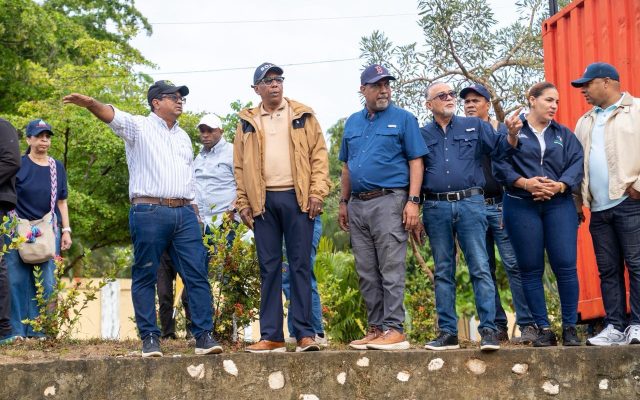 Tras daños provocados por inundaciones en Los Alcarrizos y La Guáyiga, Director de DASAC recorre la zona