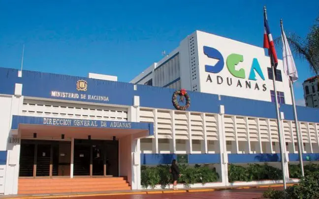 Aduanas incauta más de 426 mil dólares no declarados en la RD