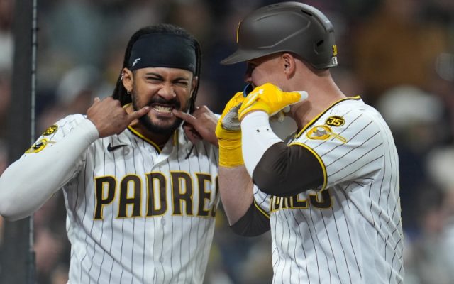 Manny Machado conecta tres hits y anota 3 en victoria Padres