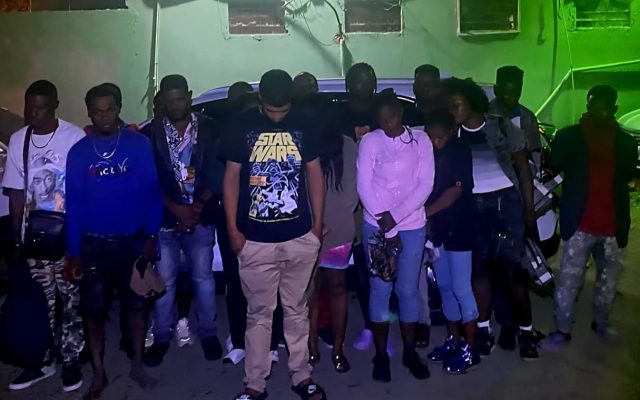 ERD detiene dominicano iba en jeepeta con 21 haitianos ilegales