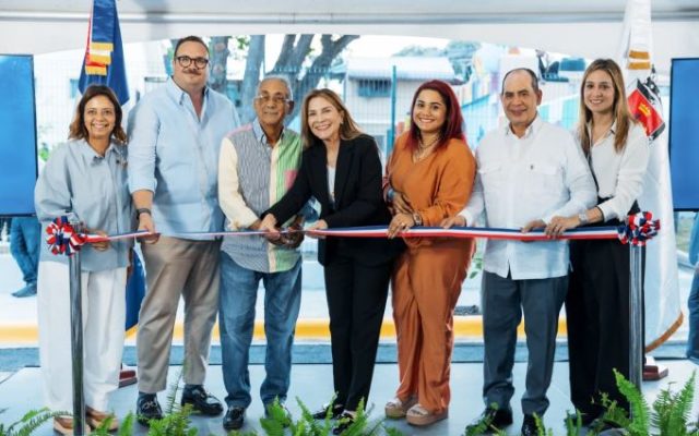 Alcaldesa del DN entrega un parque en Urbanización Solimar