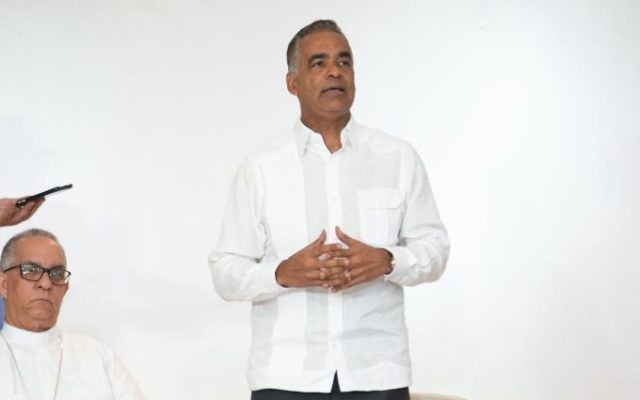 Ministro dominicano niega explotación minera en Santiago