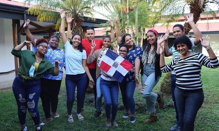 Jóvenes dominicanos: NES CAMP 2026 forma a quienes los acompañan