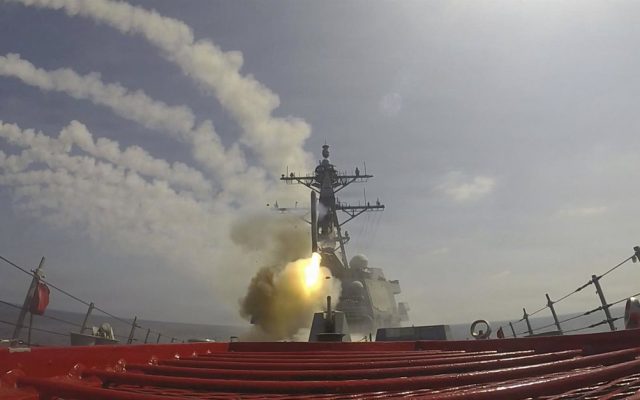 Irán anuncia que ha obligado retroceder a un destructor EEUU