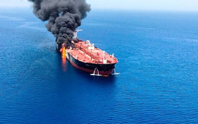 EEUU ataca y captura carguero gran tonelaje en el golfo Omán