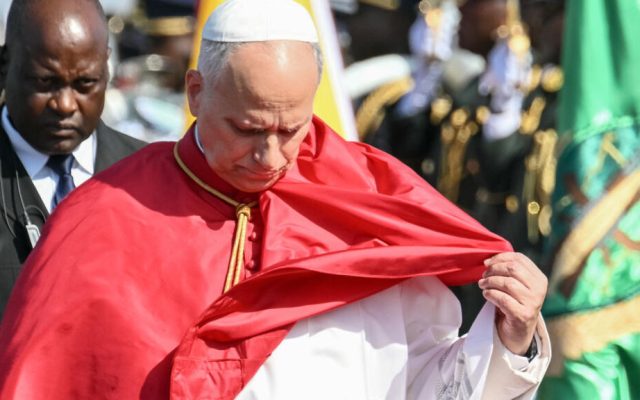 Papa León dice no le interesa debatir con Trump guerra Irán