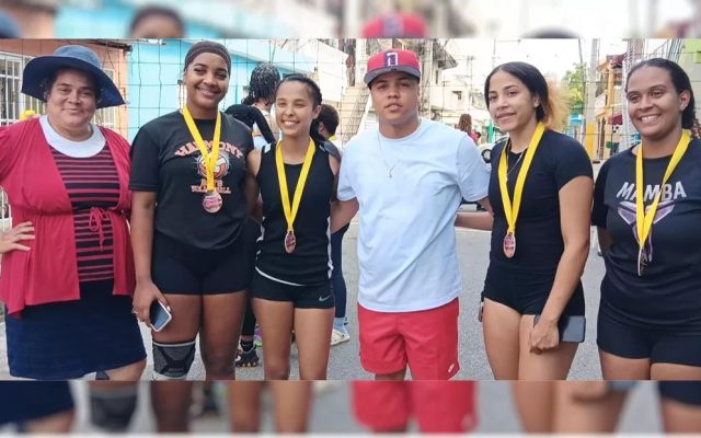 Las Pinks campeonas Voleibol Femenino Callejero Libre 4×4