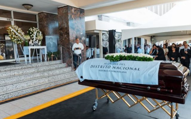 Ayuntamiento del DN rinde honras fúnebres a Carlos Batista