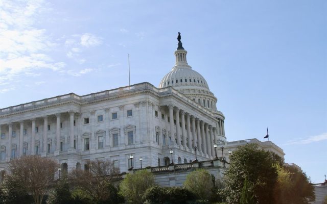 EEUU: Senado rechaza limitar poderes guerra de Trump a Irán