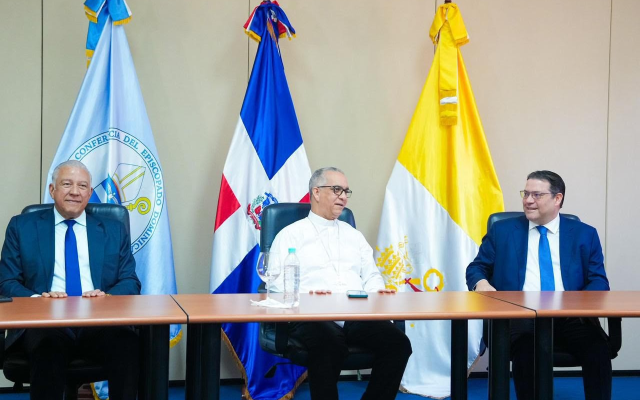 Comisión Gobierno explica al Episcopado su plan anticrisis