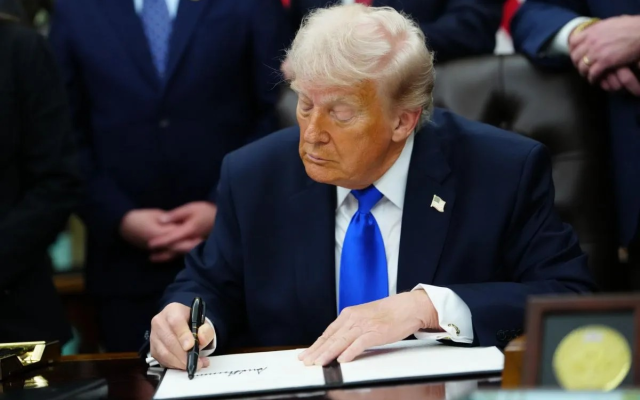 EU: Trump firma ley reactiva Seguridad Nacional tras cierre