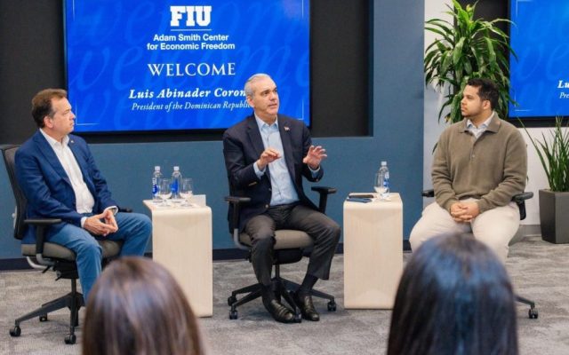 FLORIDA: Abinader dialoga con estudiantes dominicanos