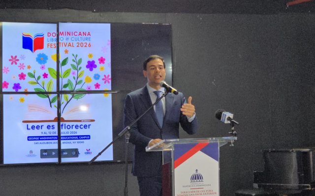 Ministro Roberto Ángel Salcedo anuncia Feria del Libro en NY