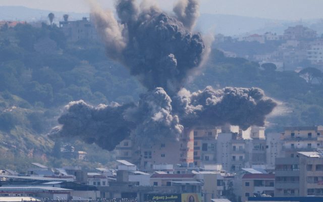 Israel vuelve a romper el alto el fuego y bombardea sur Líbano