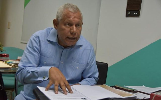 Condenan comunicador a un año prisión y pago RD$15 MM