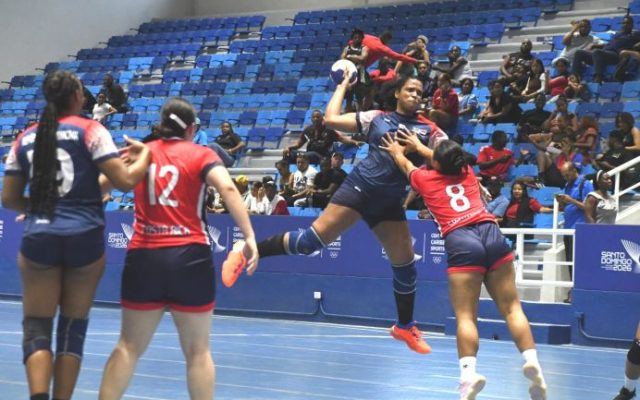 RD y PR triunfan clasificatorio JCC de balonmano femenino