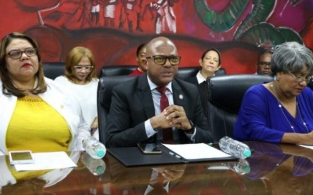 Médicos critican al Gobierno; enfermeras anuncian otro paro