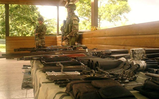 ECUADOR: Detienen traficantes armas desde Perú y Colombia