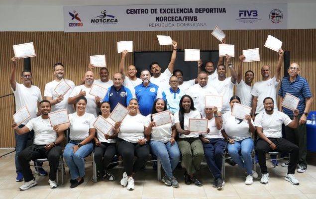 Capacitan técnicos de voleibol internacionales para los JCC