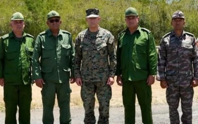 Jefe Comando Sur EU se reúne con alto mando Ejército de Cuba
