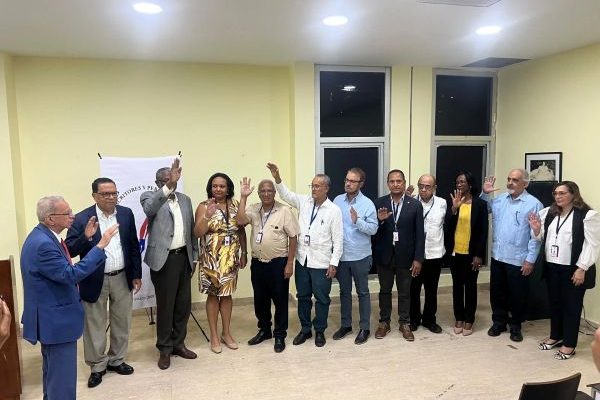 Asociación de Escritores y Periodistas juramenta directiva