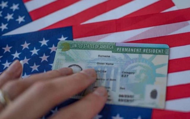EEUU comienza a condicionar la entrega de tarjeta de residencia