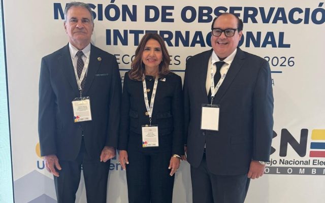 Comitiva TSE RD participa misión observación elecciones de Colombia