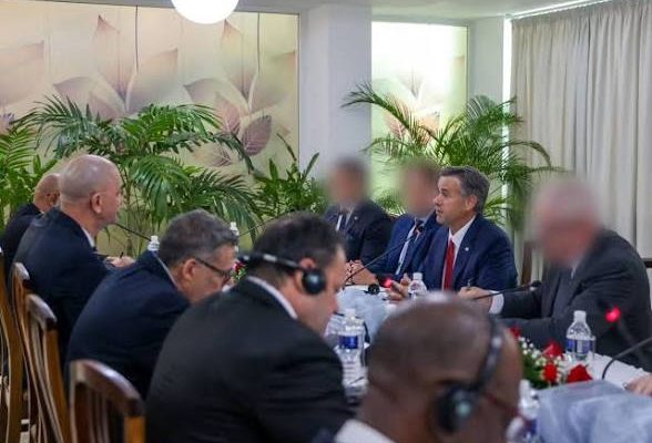Director CIA mantiene reunión con representantes cubanos