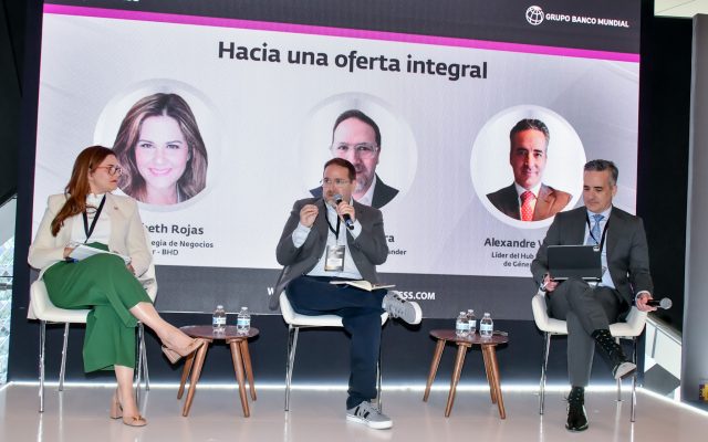 BHD expone en congreso su oferta para mujeres mayores