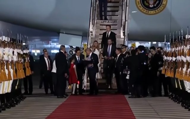 Trump llega a China para su segunda visita desde el 2017