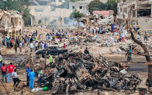 NIGERIA: Al menos 100 civiles muertos bombardeo mercado