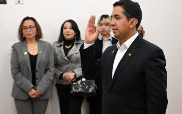 BOLIVIA: Cambian ministro de Trabajo en medio de protestas