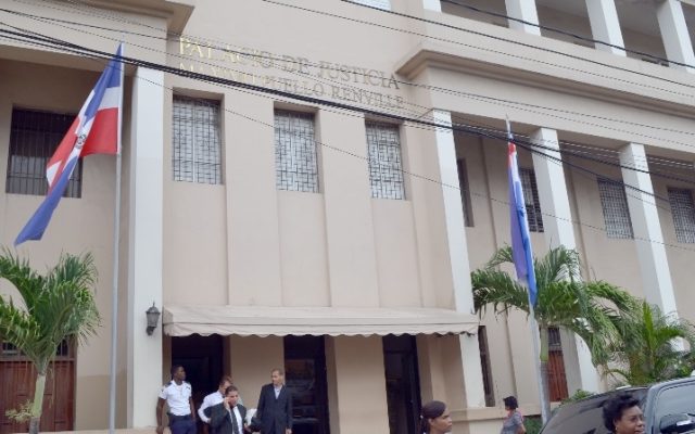 Encarcelan mujer acusada de matar hija de seis años en SC