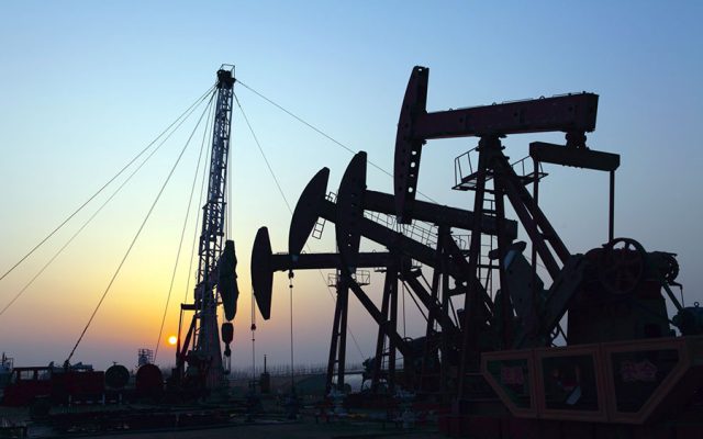 Petróleo cae más del 5 % ante un posible acuerdo EEUU-Irán